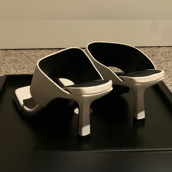 Brand New PrettyLittleThing White Toe Thong Extreme Square Toe Mule Size 5 - Picture 2 of 2